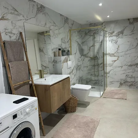 Maison Colmar, Spacieuse, Accueillante , Confortable Au Calme Apartment *